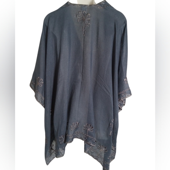 Natural Life Embroidered Floral Shawl Kimono Draped Wrap Poncho Gray One Size - Picture 5 of 5